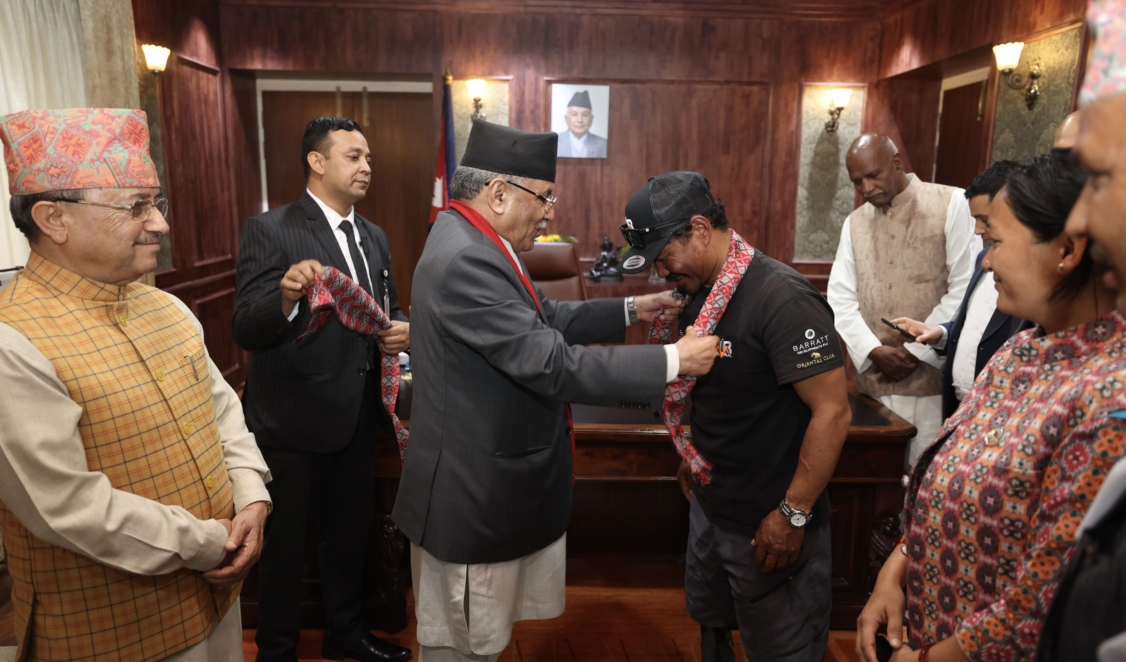 कीर्तिमानी आरोही बुढामगरलाई प्रधानमन्त्रीले दिए बधाई